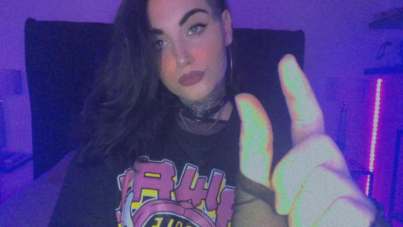 Would you let curvy goth teacher fullfil your fantasies? [domme]