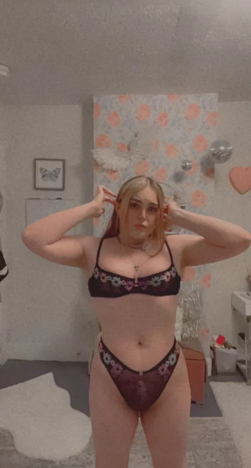 You can’t see my bulge right🥺