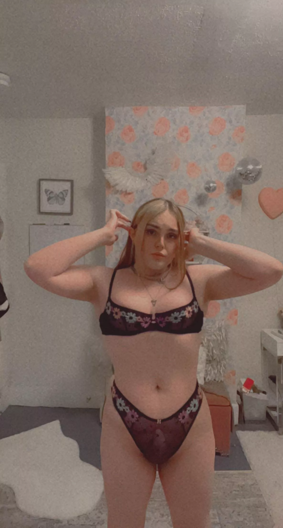 You can’t see my bulge right🥺