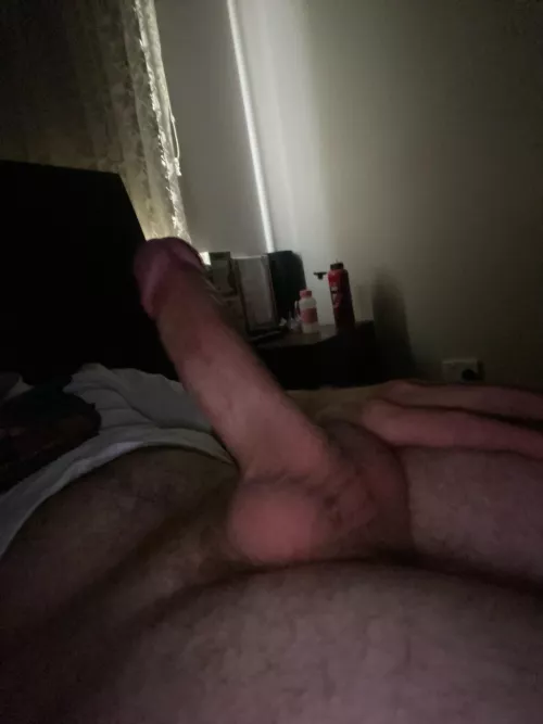 18 hung cock top, loves flirting and having fun chats with people!!! Sc: huge_asspeen