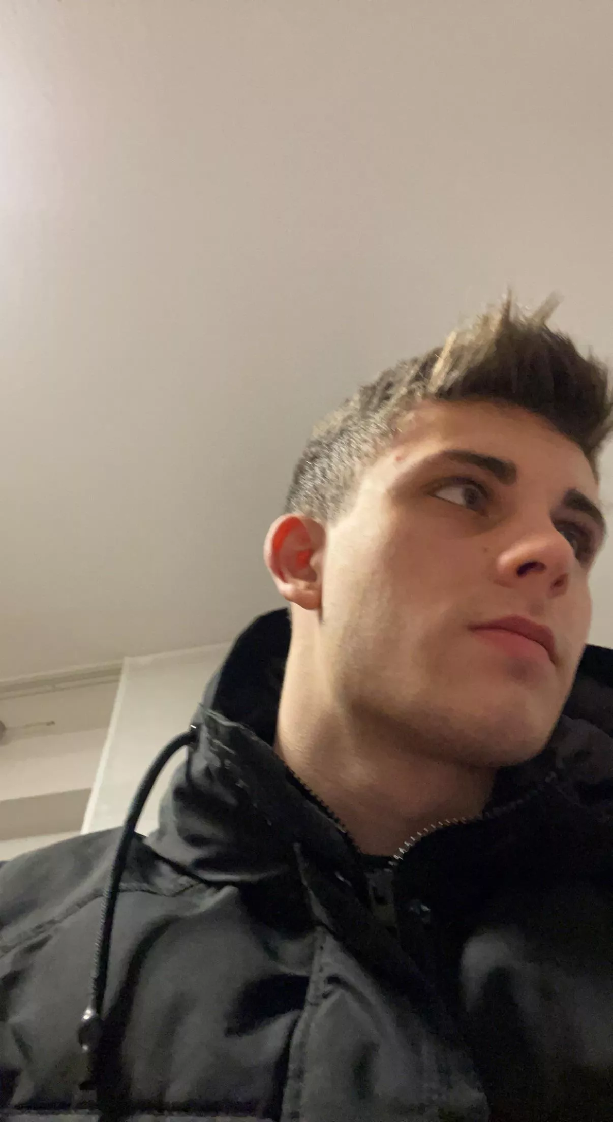 [19] yrs GERMAN looking for a hot top! (Younger prefer) Add: gay221100