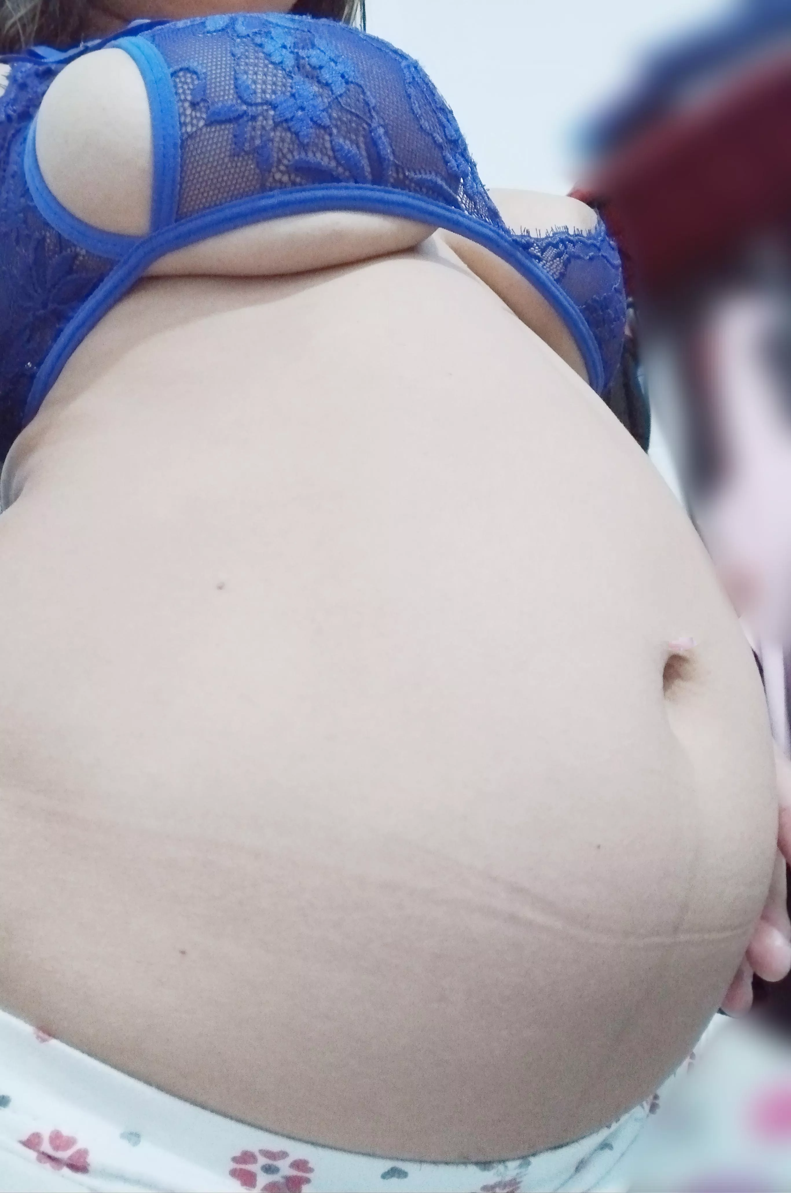 20 years 24 weeks pregnant single and hot