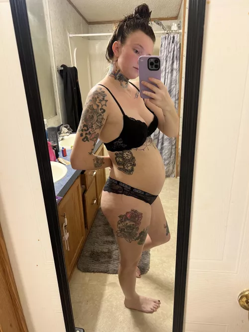 21 weeks pregnant, how do I look? Honestly.