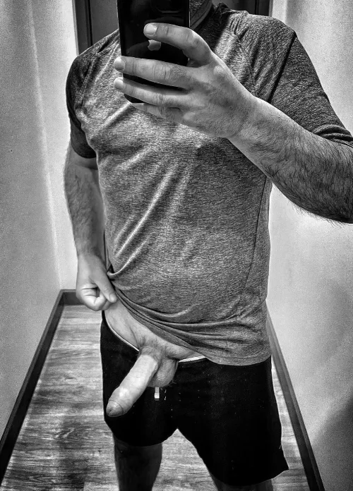 (39) dad at the gym - what would you do if you saw this in the changing room ?