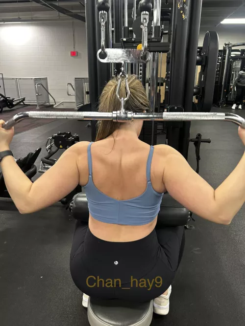 Baby Back muscles trying to peak through 😻