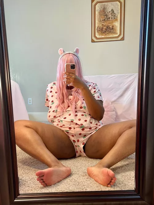 Chilling out with my feet out! :P