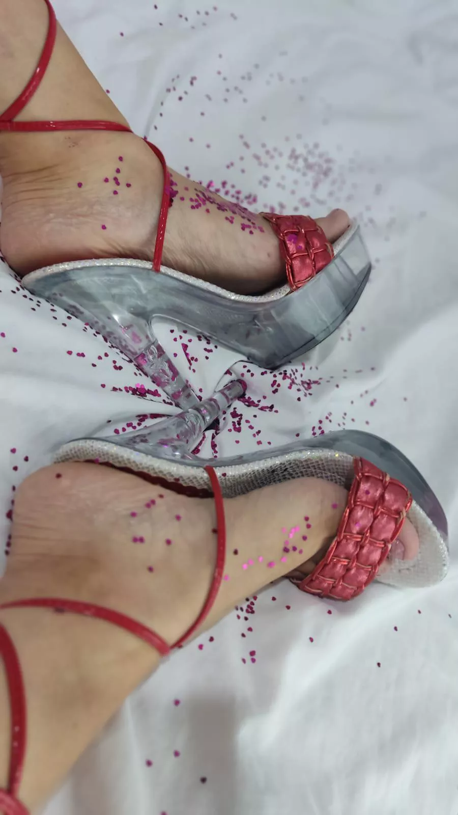 Clean my heels slave👠💦