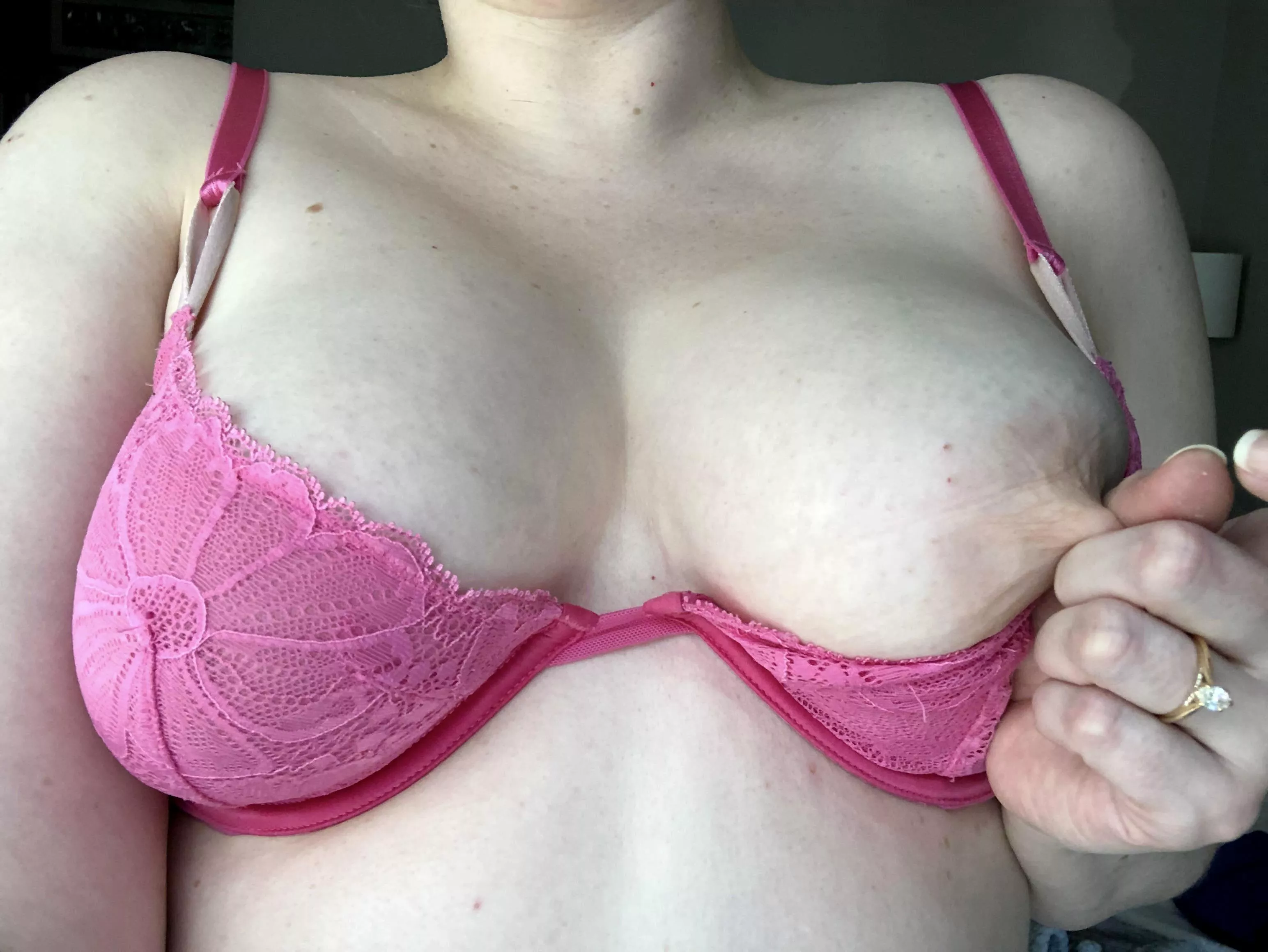 Do you think pink looks good on her?