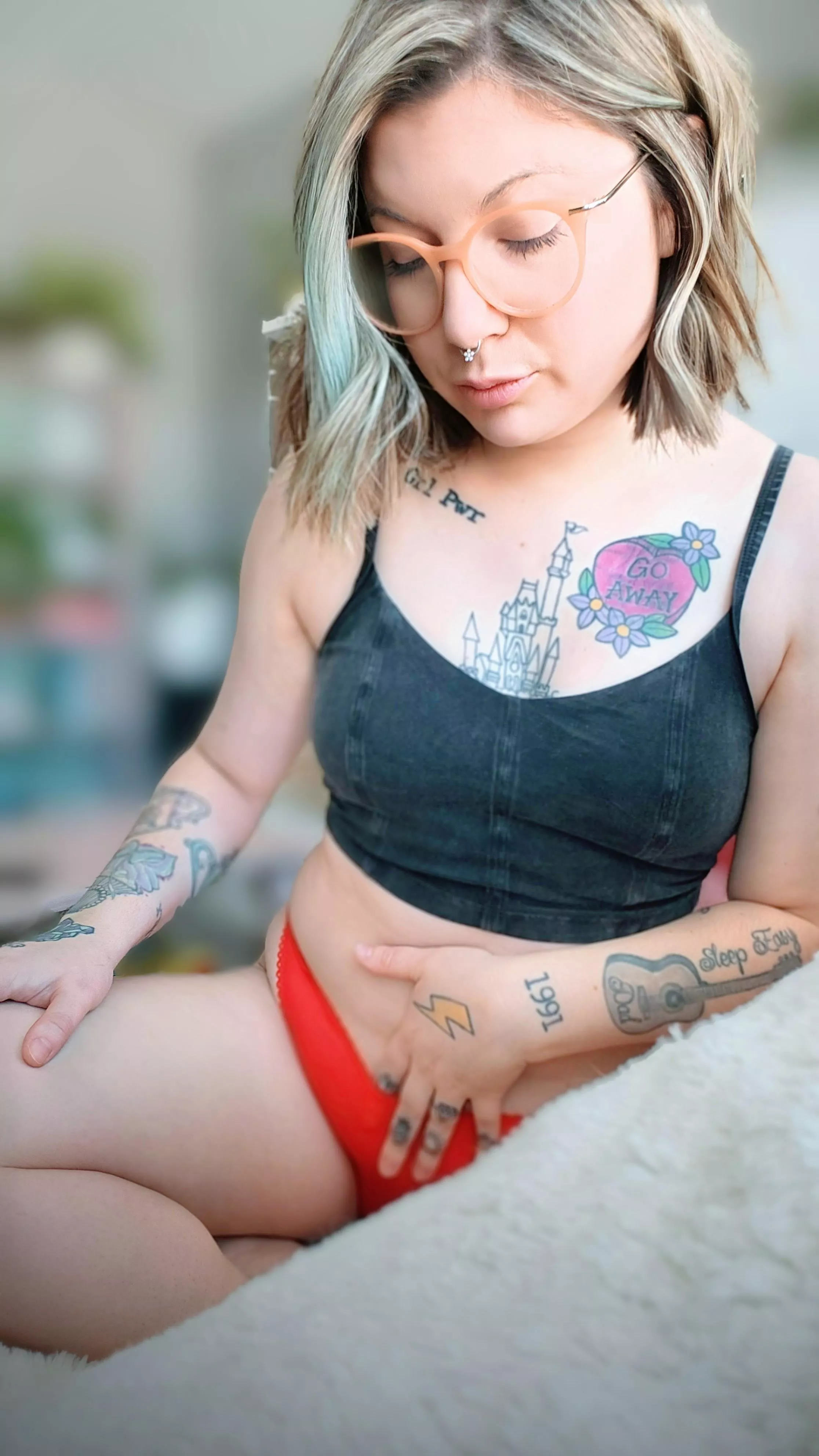 [f] I'm new here. Hi!