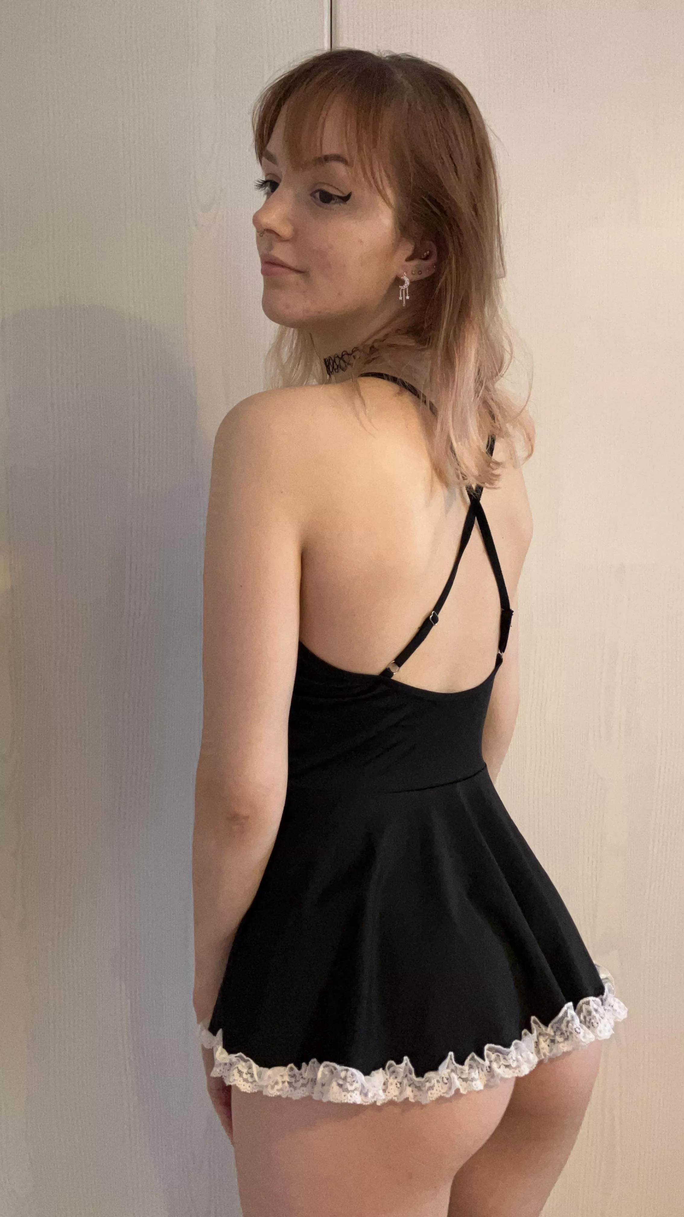 (f) just a maid ready to do her chores 😘