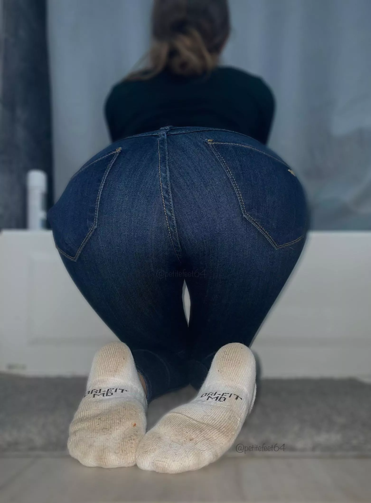 Had a long day in these socks, wanna sniff?😏