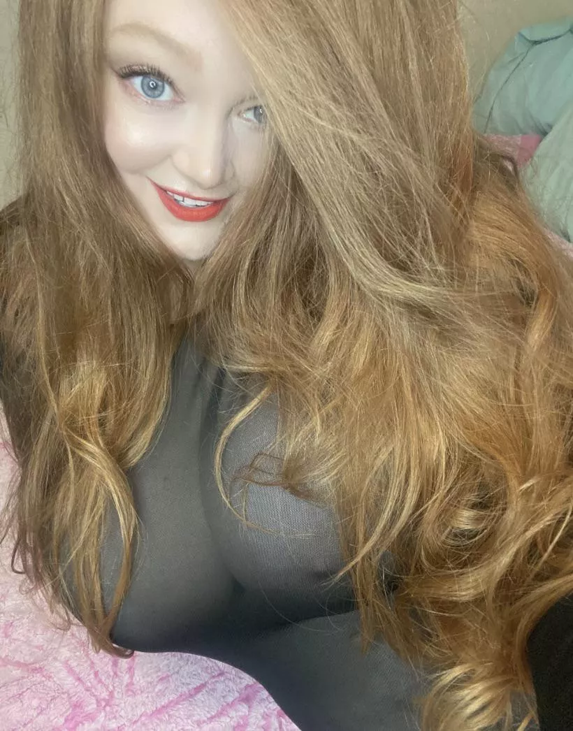 Heres the halftime show staring me ha ha ha <3