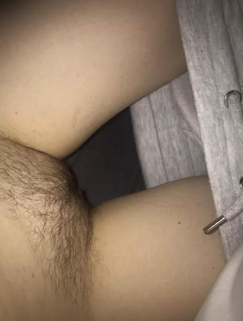 Horny hairy teen ready to make you hard 🙋🏻‍♀️