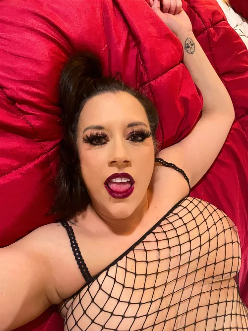 I love my fishnets it turns daddy on ;)