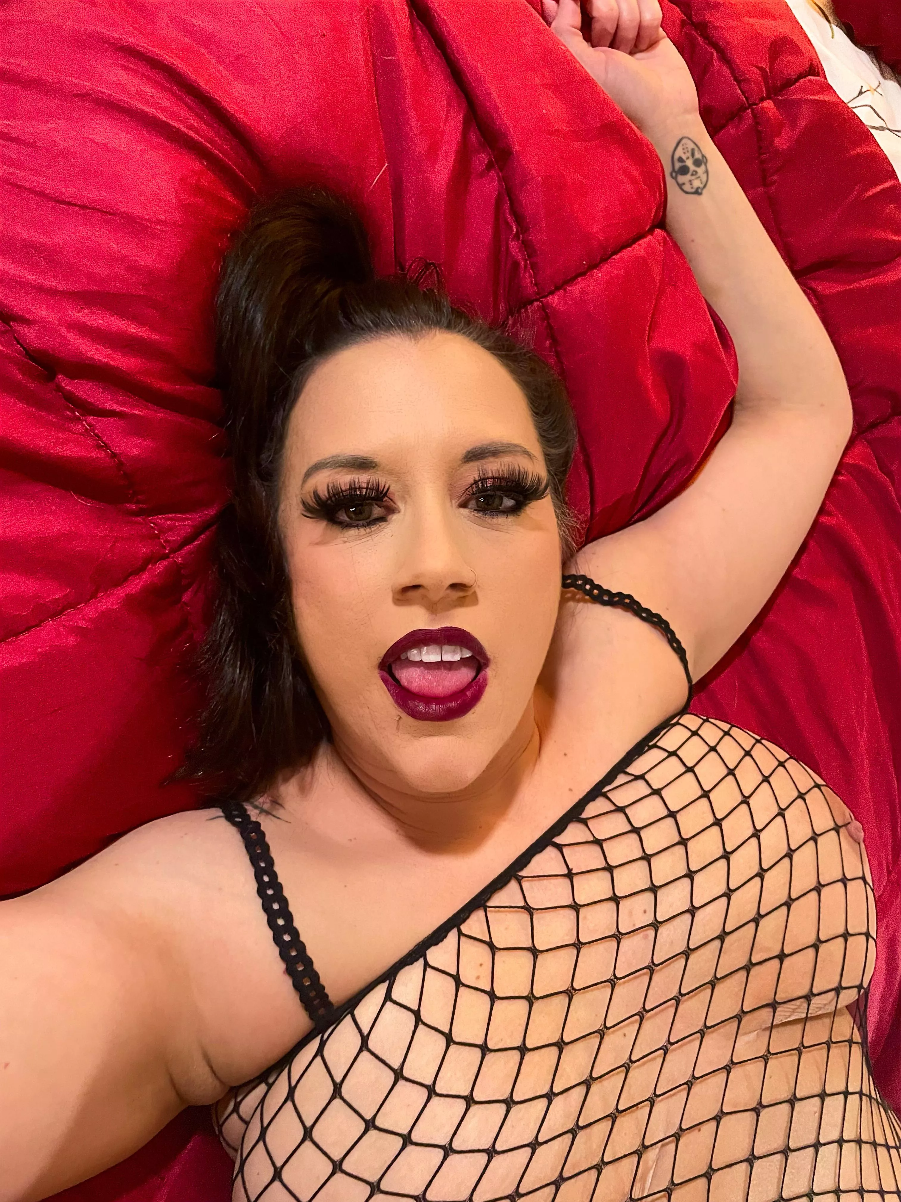 I love my fishnets it turns daddy on ;)