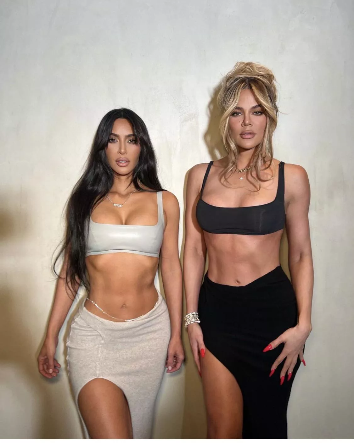 Kim and Khloe with sixpack abs