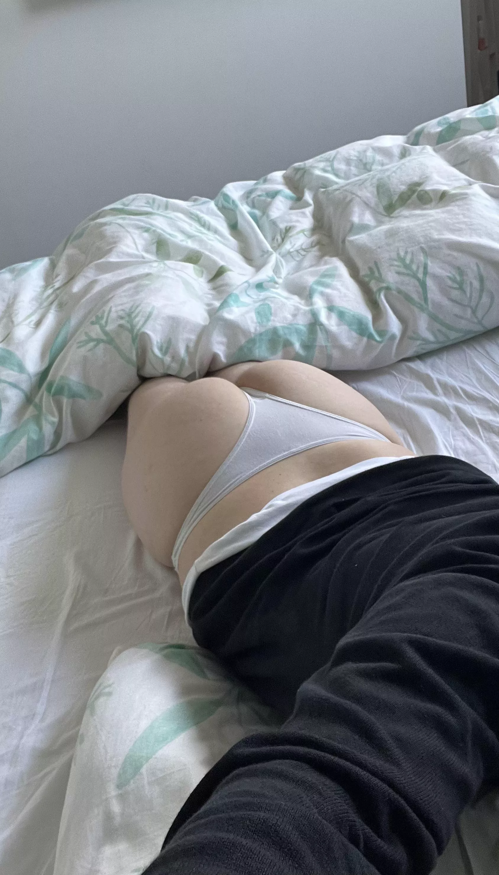 Looking for big dick for vid call cum. SC: rudesession