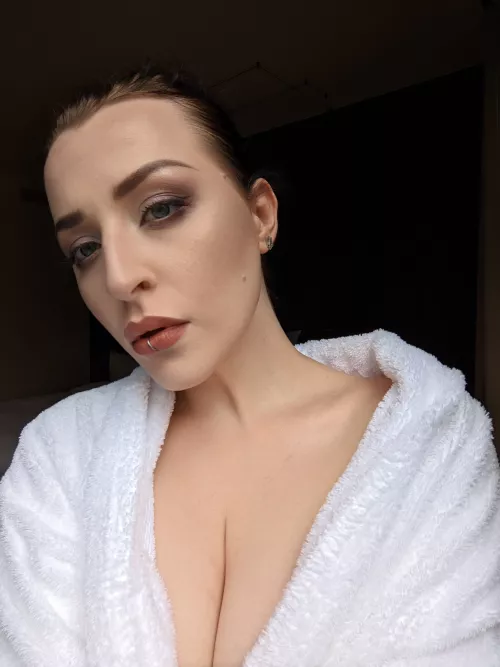 Morning everyone 🖤 [F]