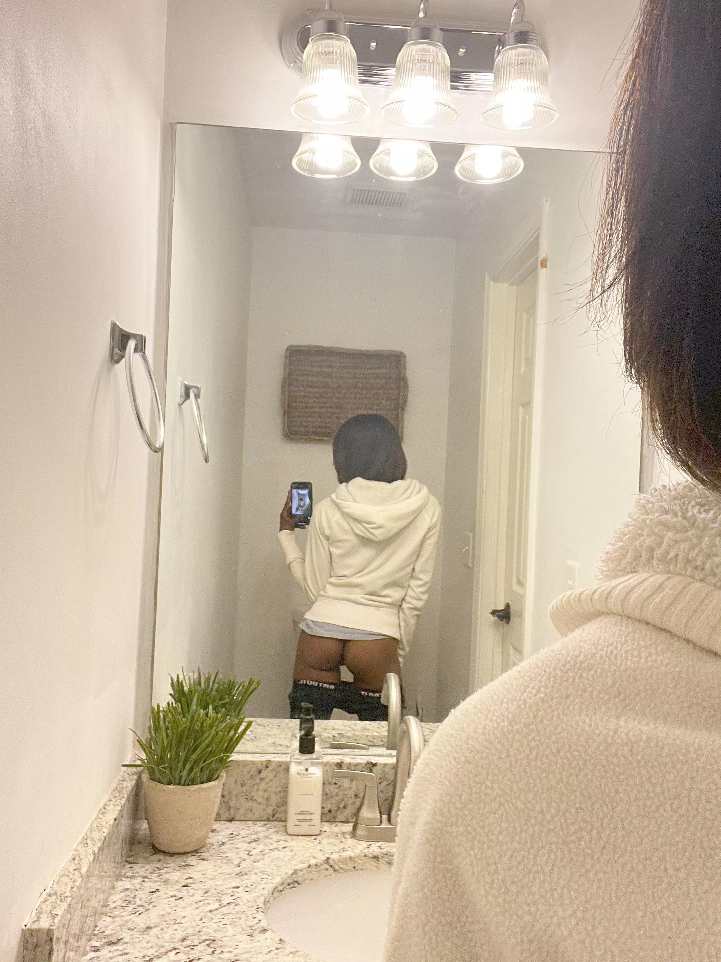 [Mrs] No show thongs can be tricky but they’re there 😛