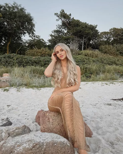 New pic in beach dress 😍