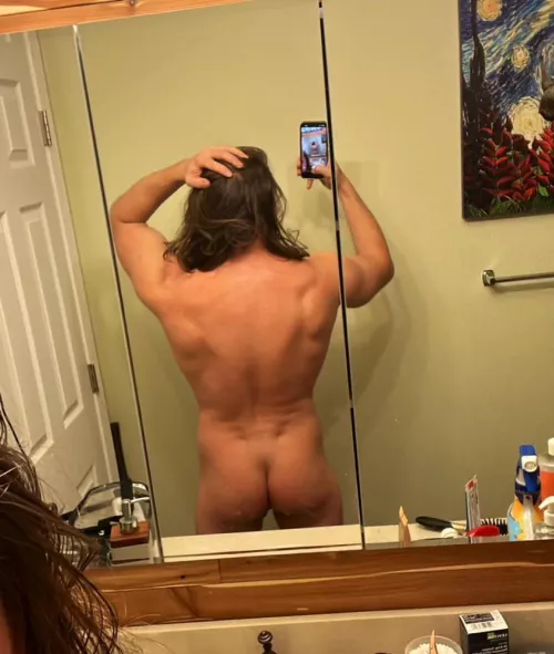 Oh damn… I had no idea how big my back had gotten until I just took this 👀