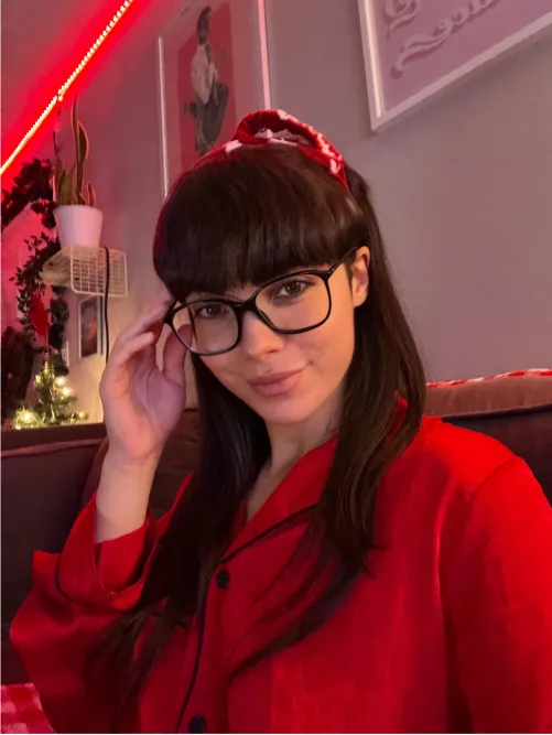 Roll a blunt and I’ll smoke 2 things ;)