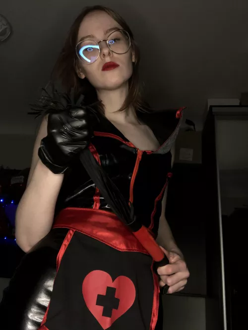 Take off your clothes, patient. On your knees.