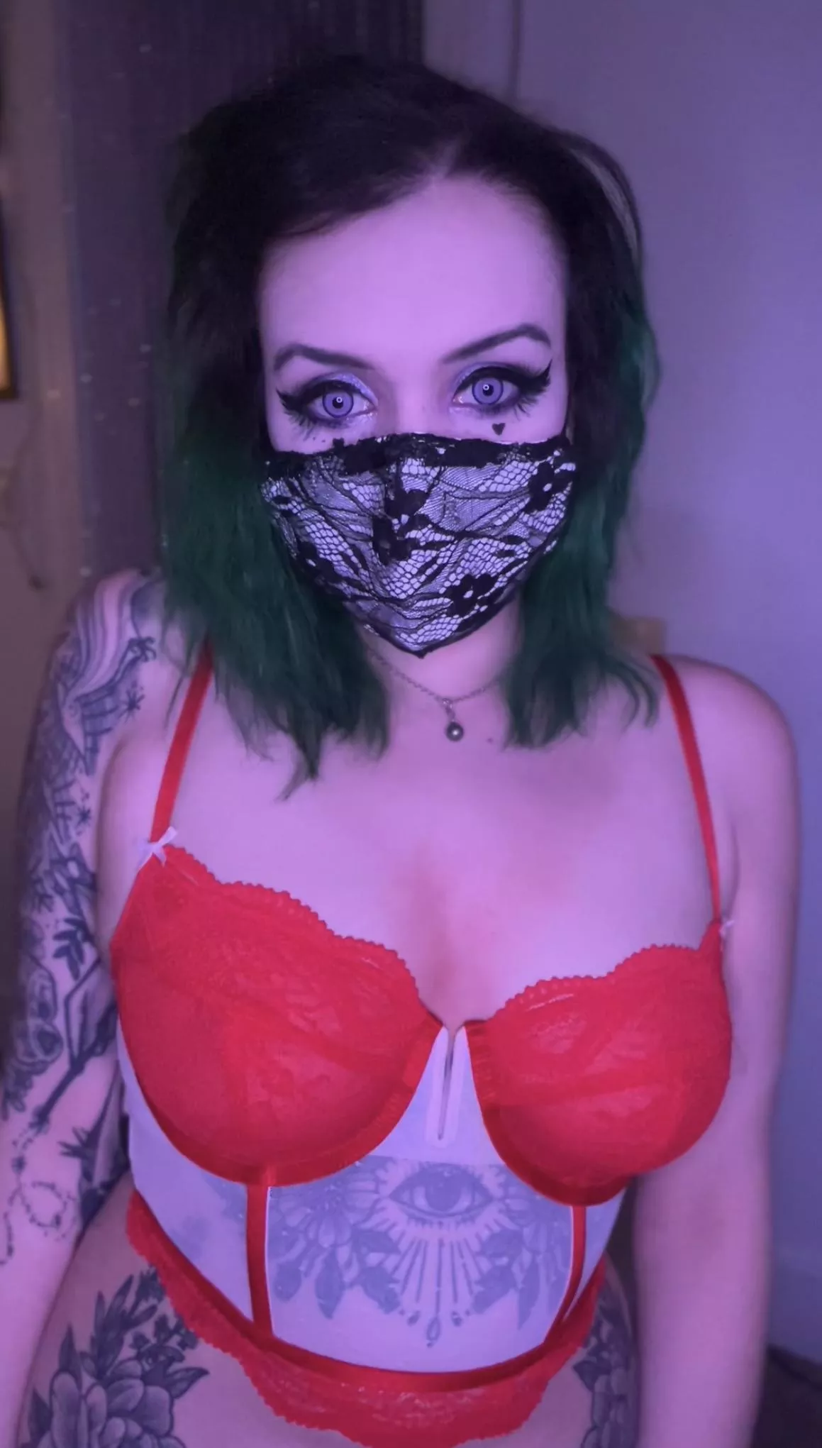 the only thing I like about valentine's day is the excuse to wear red lace x