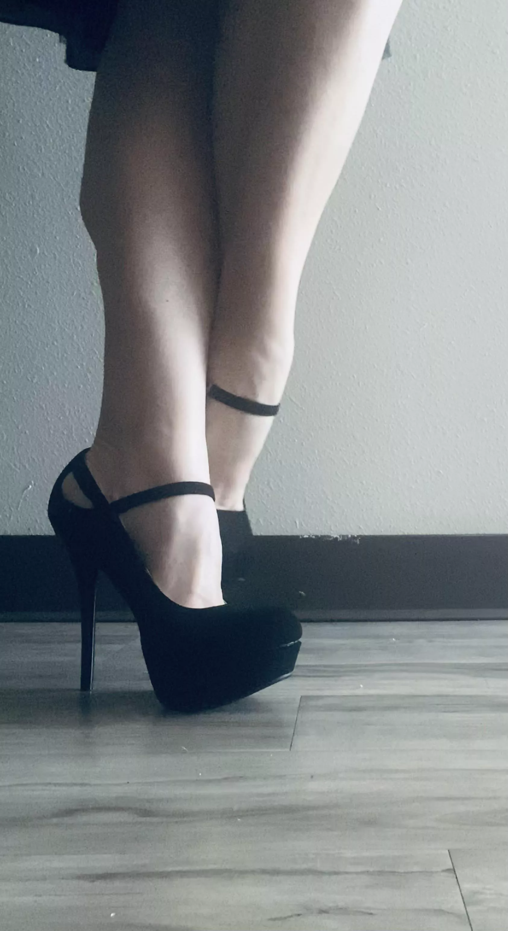 These heels: I’m single because I was born that way-Mae West