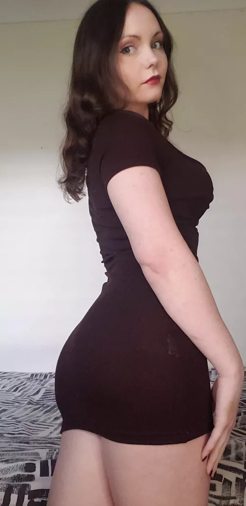 This dress flatters my figure perfectly