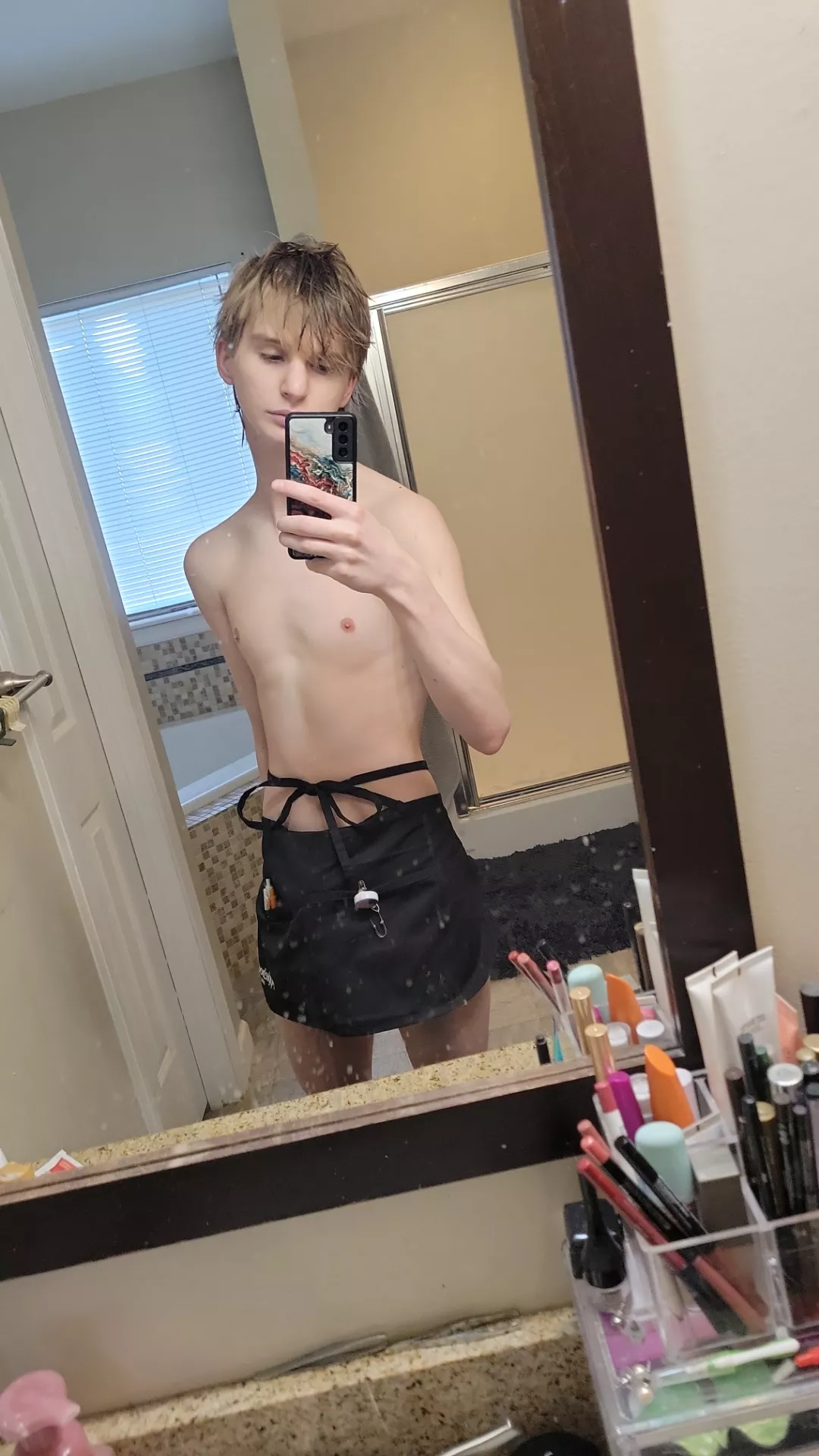 What can I get yall today~? Cake?