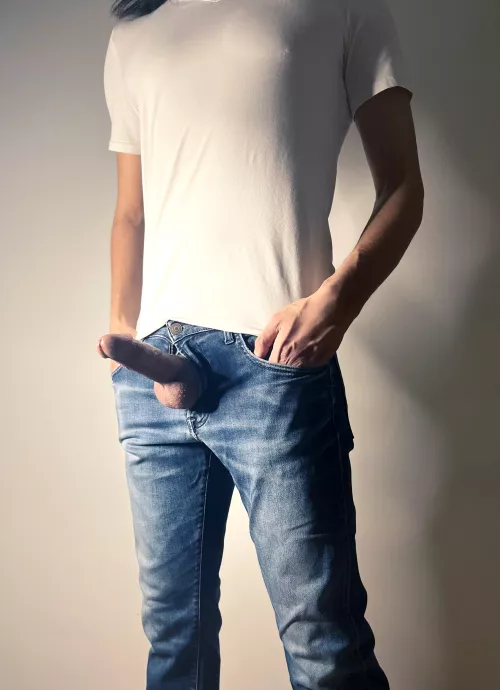 What to do? It drilled its way through my Jeans 👖