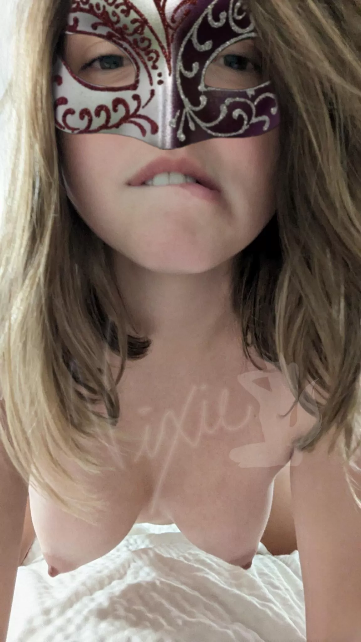 who likes a frisky lip bite?