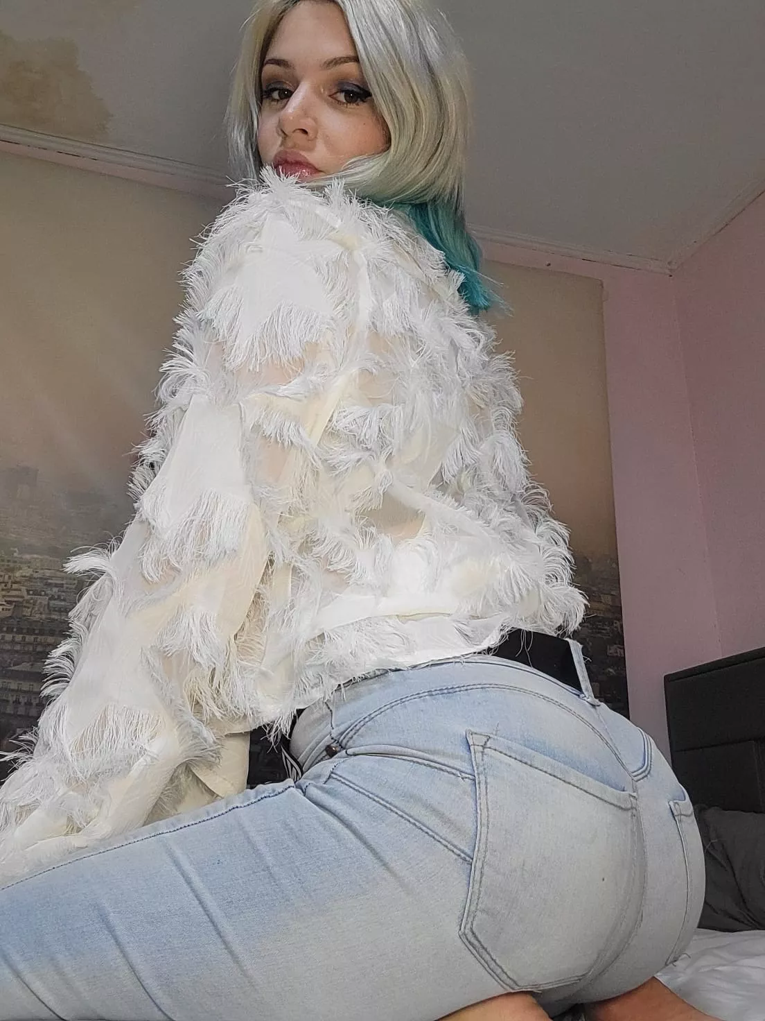 Who wants me to sit on them ? 🙈