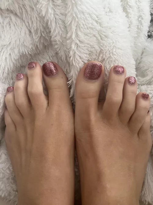 Who wants to suck on these toes?