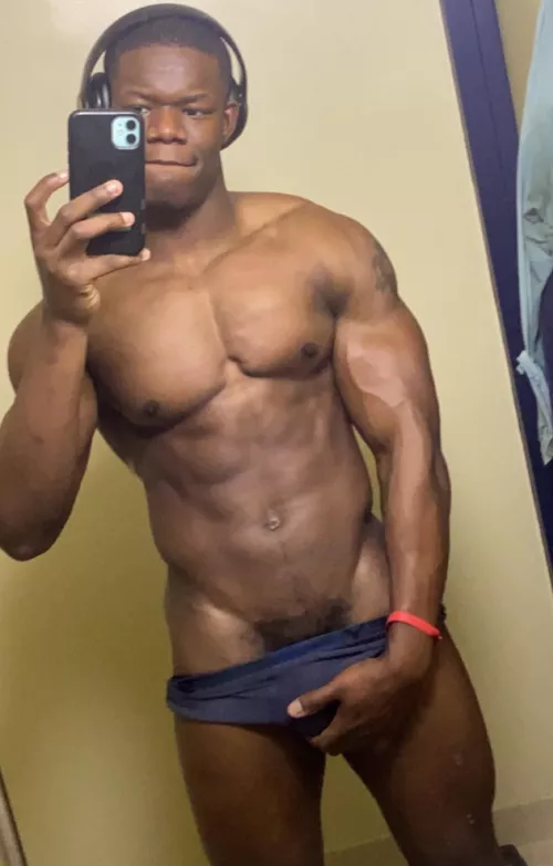 [23] flexing after chest pump 😈💪🏾