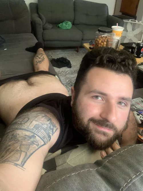 Any guys without a Valentine are welcome to come and fuck me ☺️