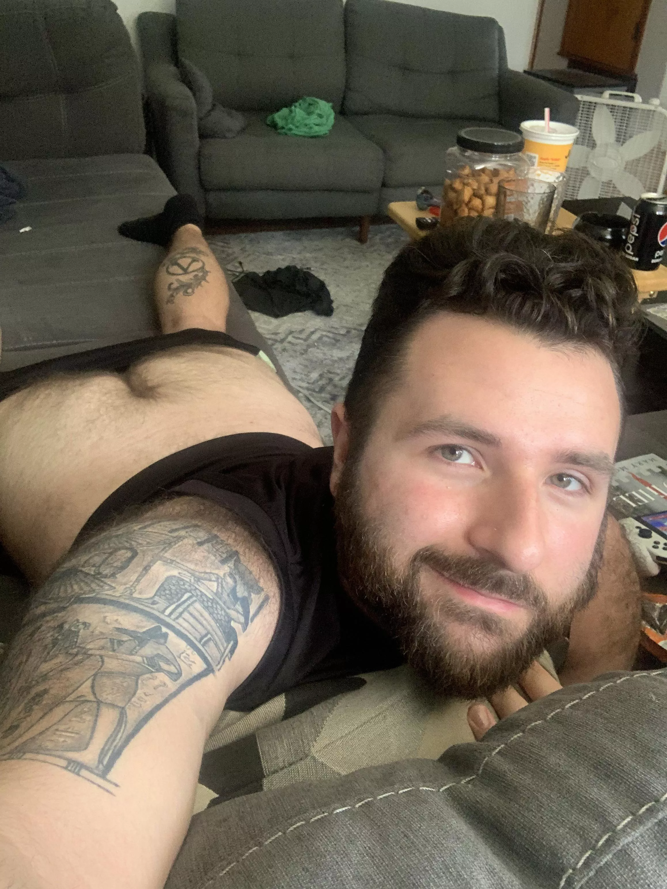 Any guys without a Valentine are welcome to come and fuck me ☺️