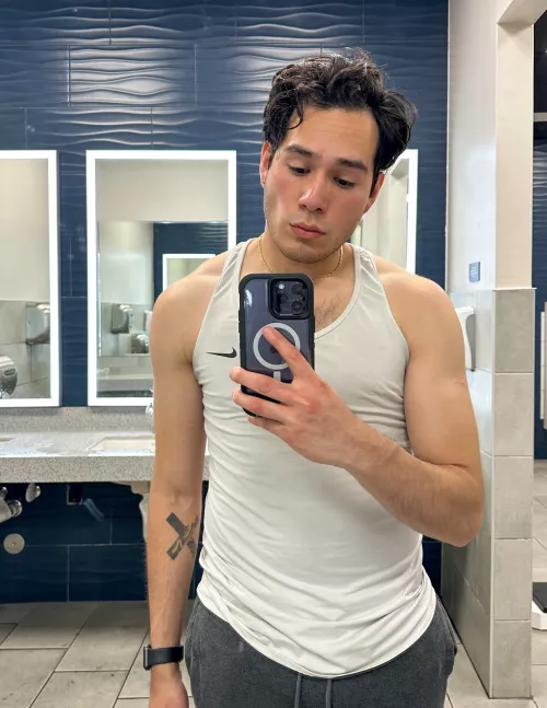 Anybody want to be my gymbro ?