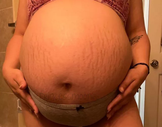 Can I be your Pregnant Valentine ? I promise I’ll eat every last bit of dinner 🤰🏻🤰🏻