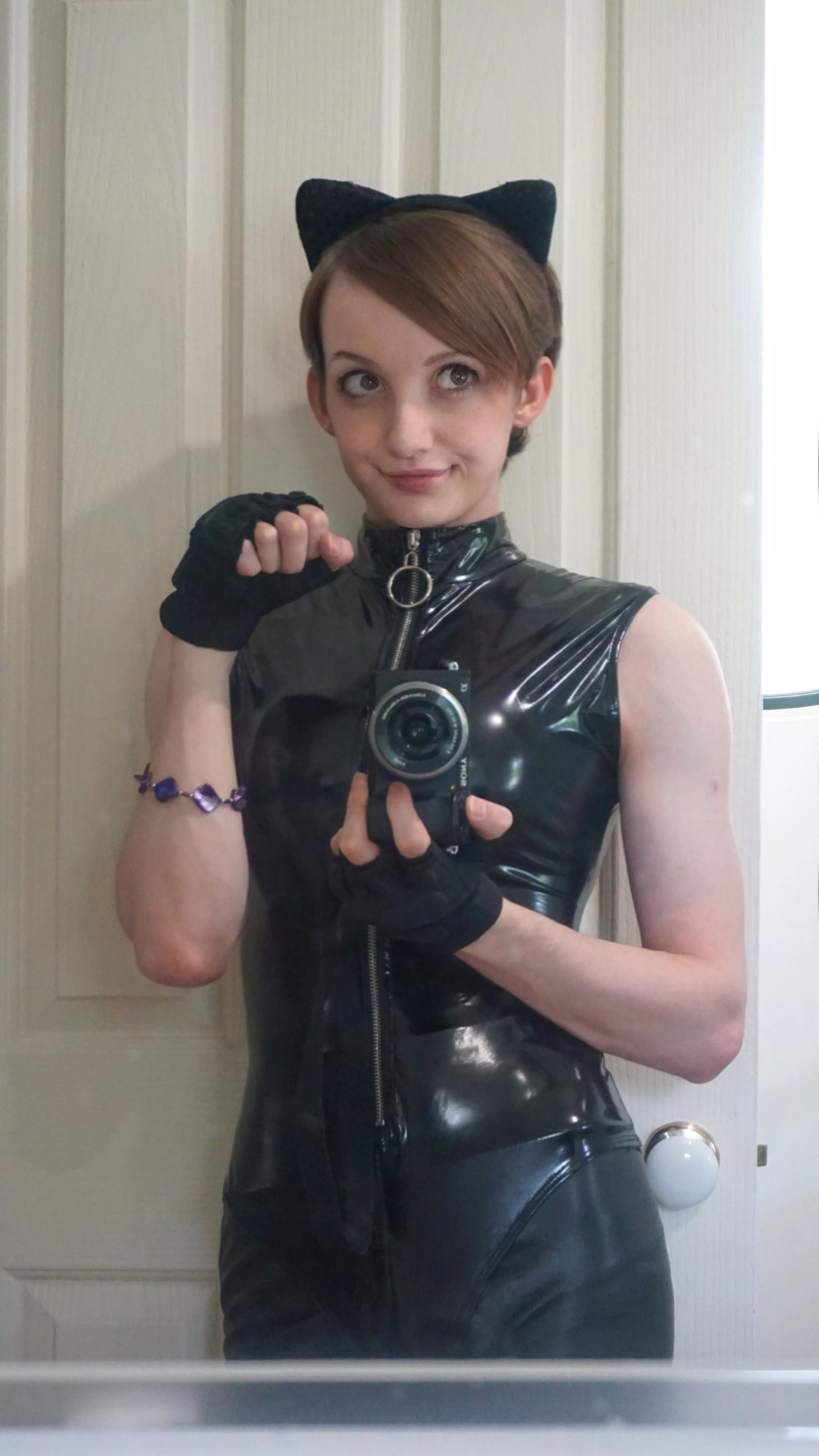 Catwoman is technically a catgirl right?😸