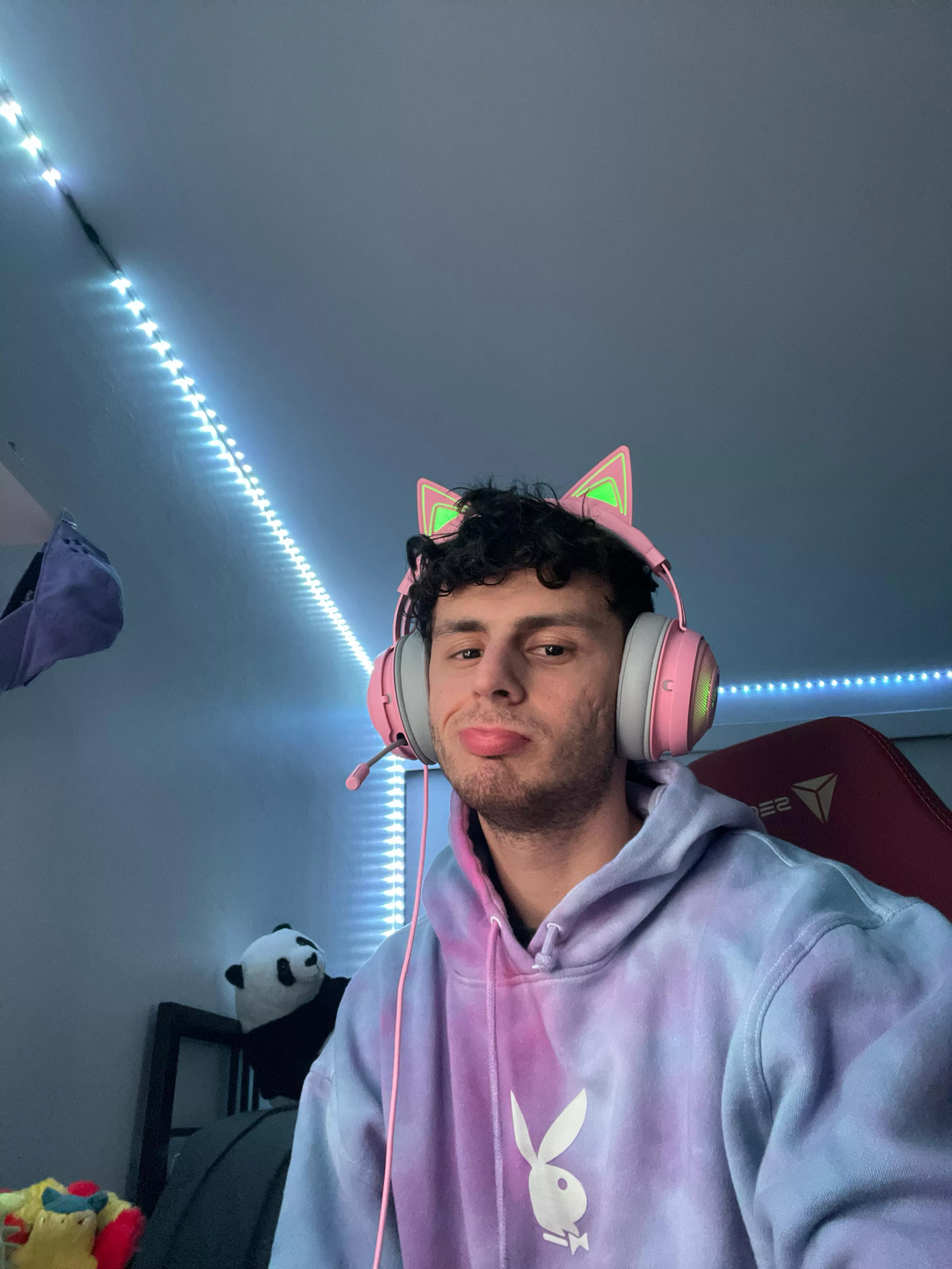 Come hang out!!! live now!! link in bio!!