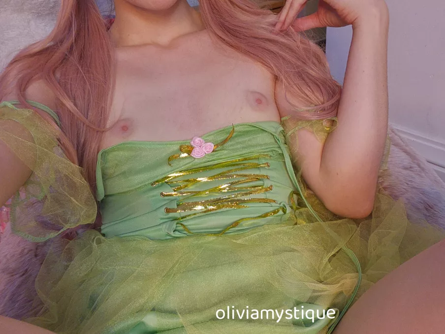 Don't make fun of my small tits 😌🦄