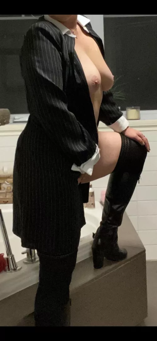 Getting ready for my bull while hubby is away on business