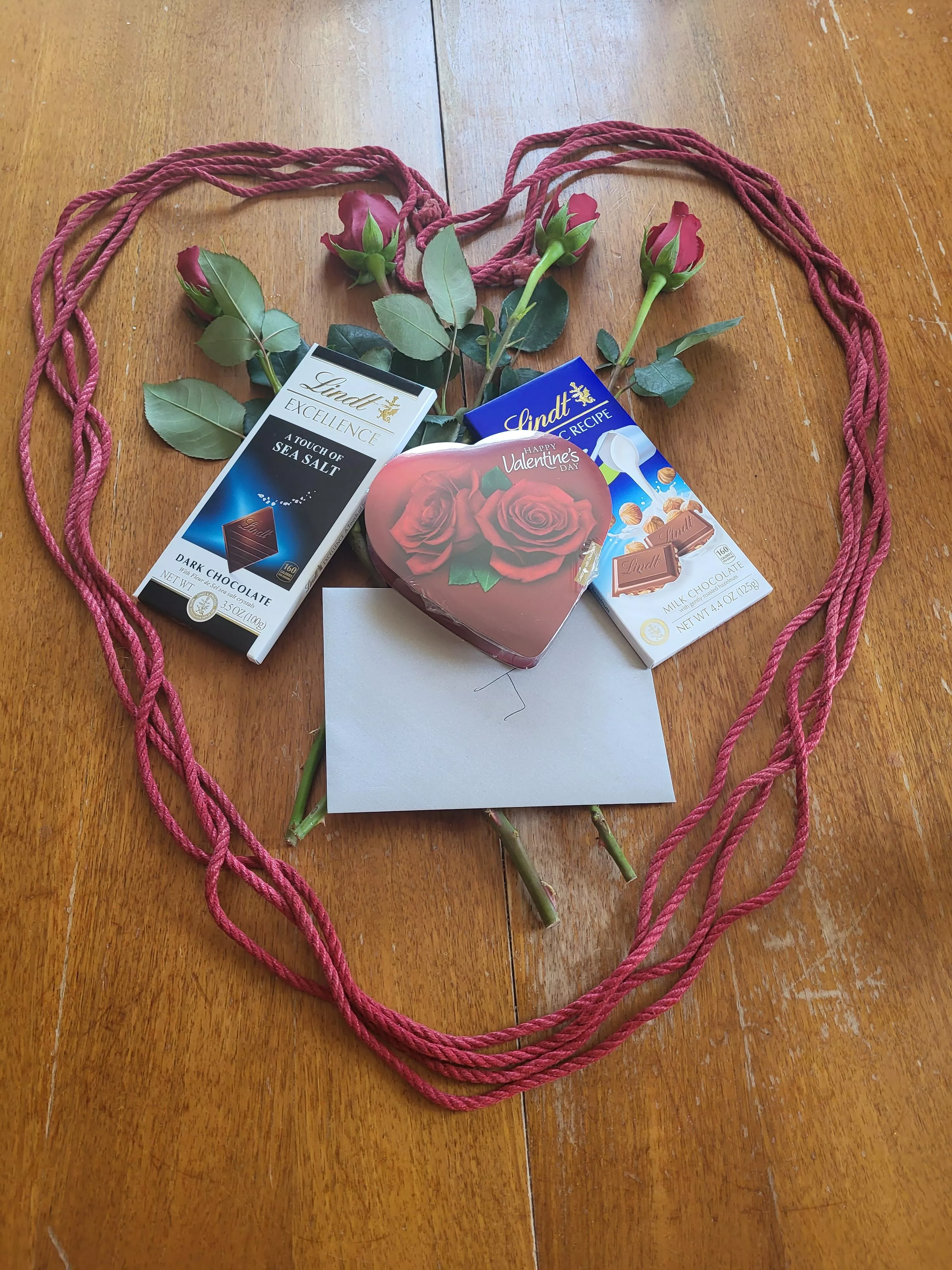 Happy Valentine's day to all the sexy Rope sluts, bunnies and riggers out there :)