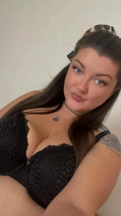 Happy Valentine’s to all my pathetic subs 😈💦