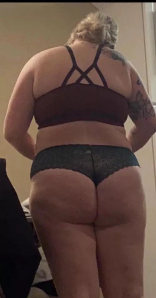 I want to twerk on a fat cock