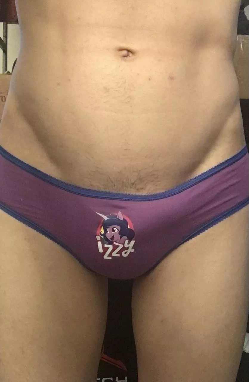 I would love a woman to humiliate my tiny panty covered bulge 💖