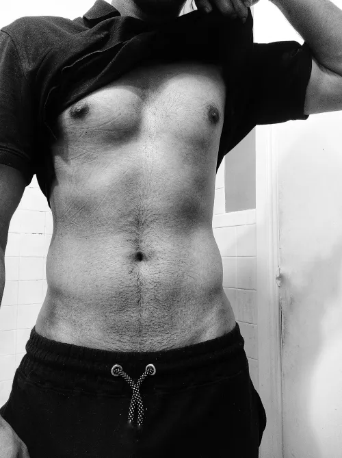 lift my shirt up baby!