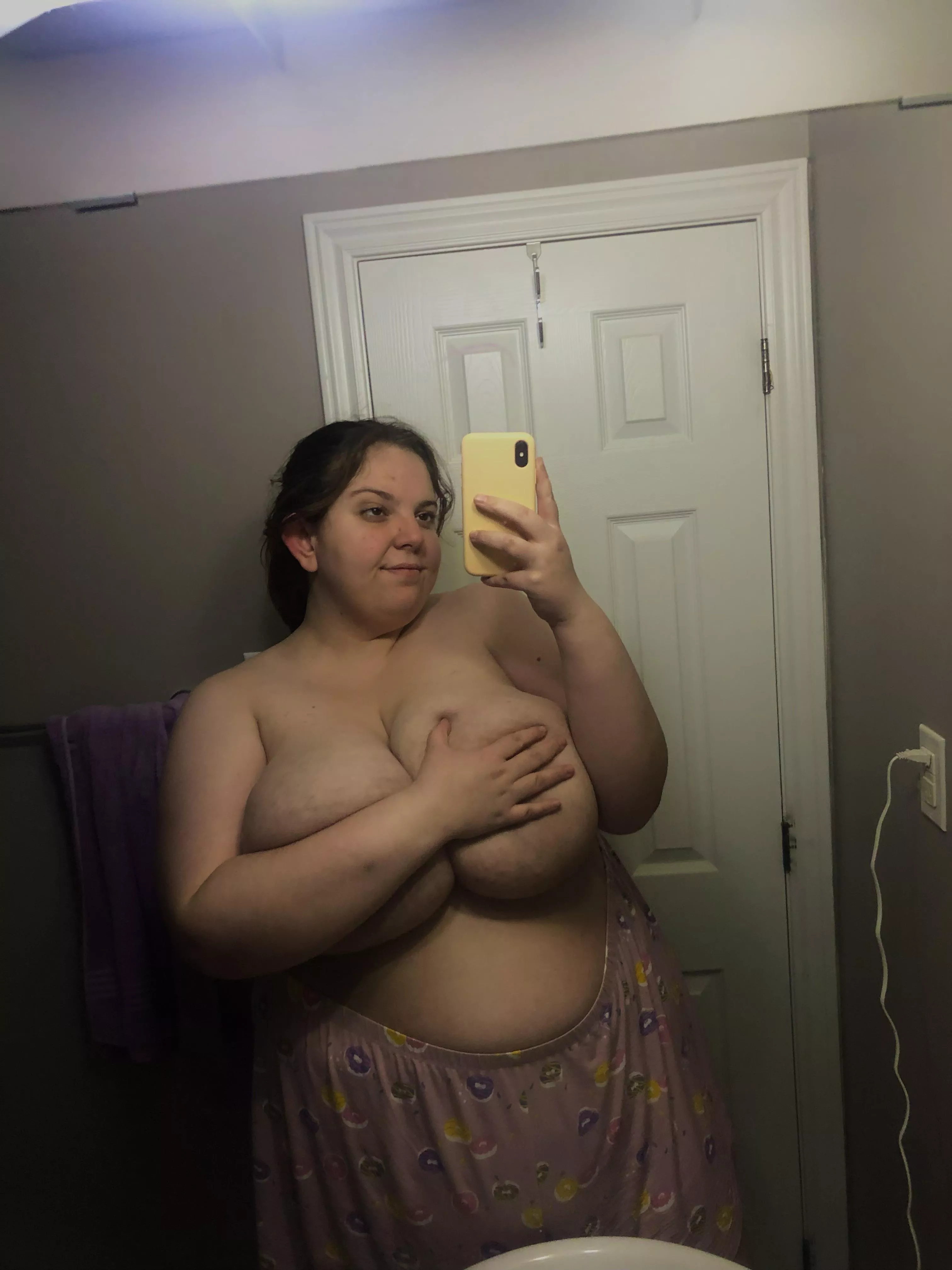 Looking prettyyy fuckable😬